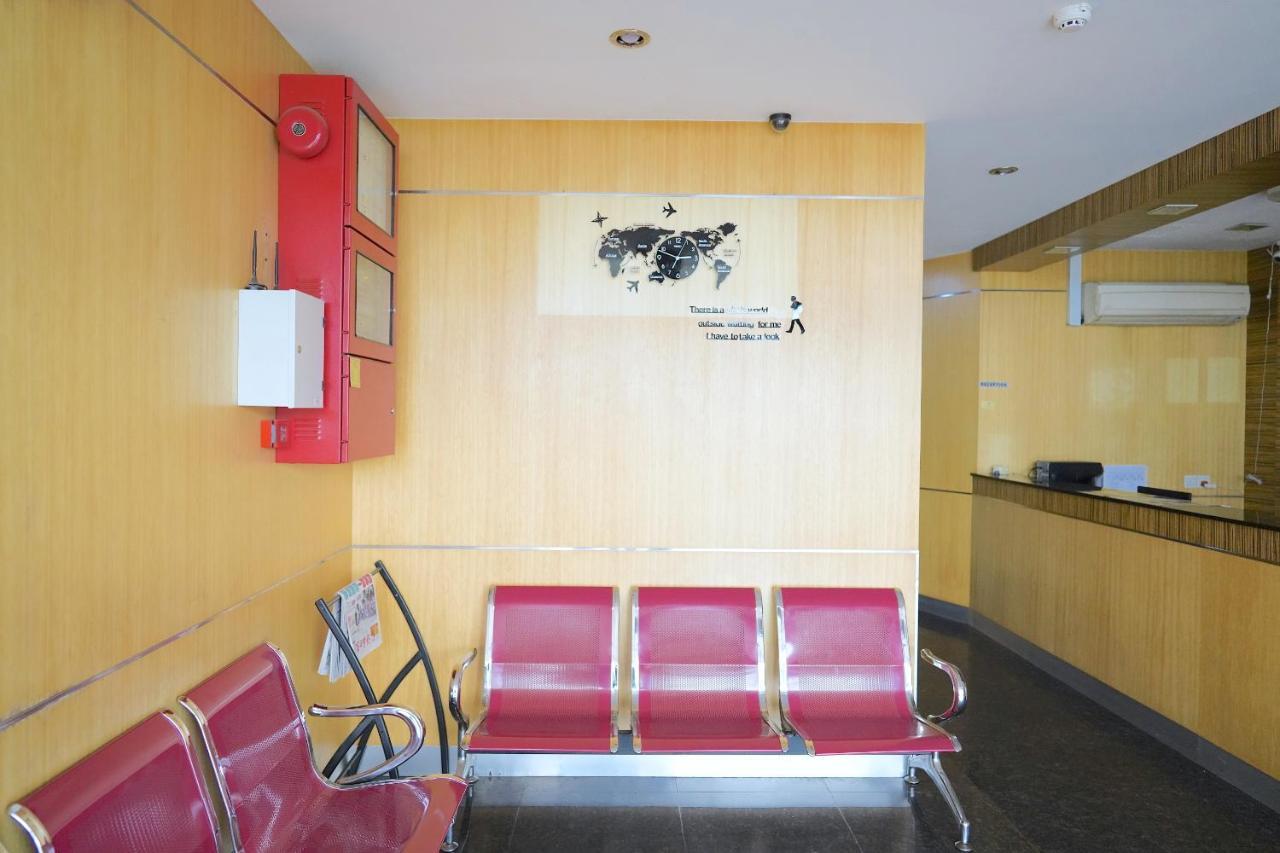 Oyo 89866 Houz Inn Bintulu Exterior foto