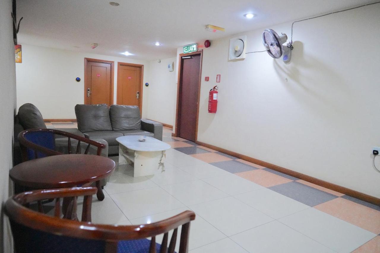 Oyo 89866 Houz Inn Bintulu Exterior foto